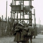 Een foto van krijgsgevangen in het concentratiekamp Sanbostel, waar Anton uiteindelijk zou komen te overlijden, ca. 1945. Uit: Archief concentratiekamp Sanbostel